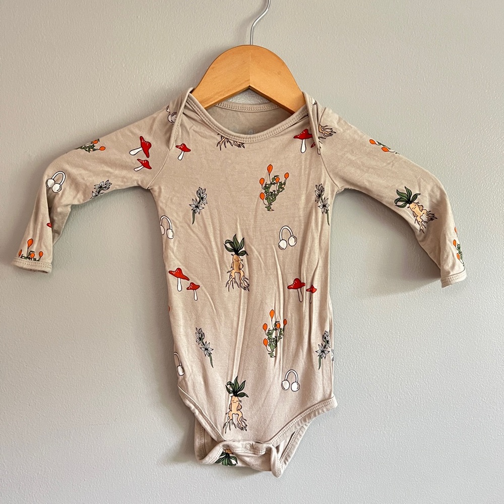 Kyte Baby Beige Harry Potter Themed Long sleeve Bamboo Onesie GUC 6-12m bodysuit